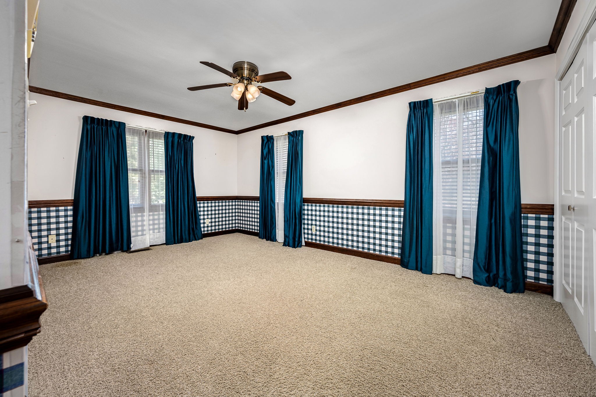 140 Motlow Road Tullahoma, TN 37388 - Photo 46 of 69 a view of a room with a ceiling fan and windows
