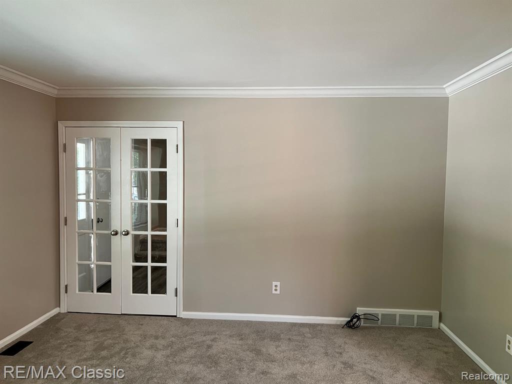 1953 Broadstone Road Grosse Pointe Woods, MI 48236 - Photo 6 of 43
