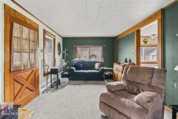 $199,900 | 691 Bridge Street, Bethlehem, NY 12158