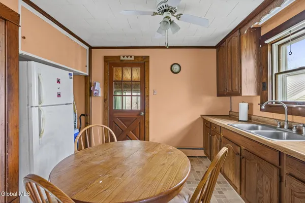 $199,900 | 691 Bridge Street, Bethlehem, NY 12158