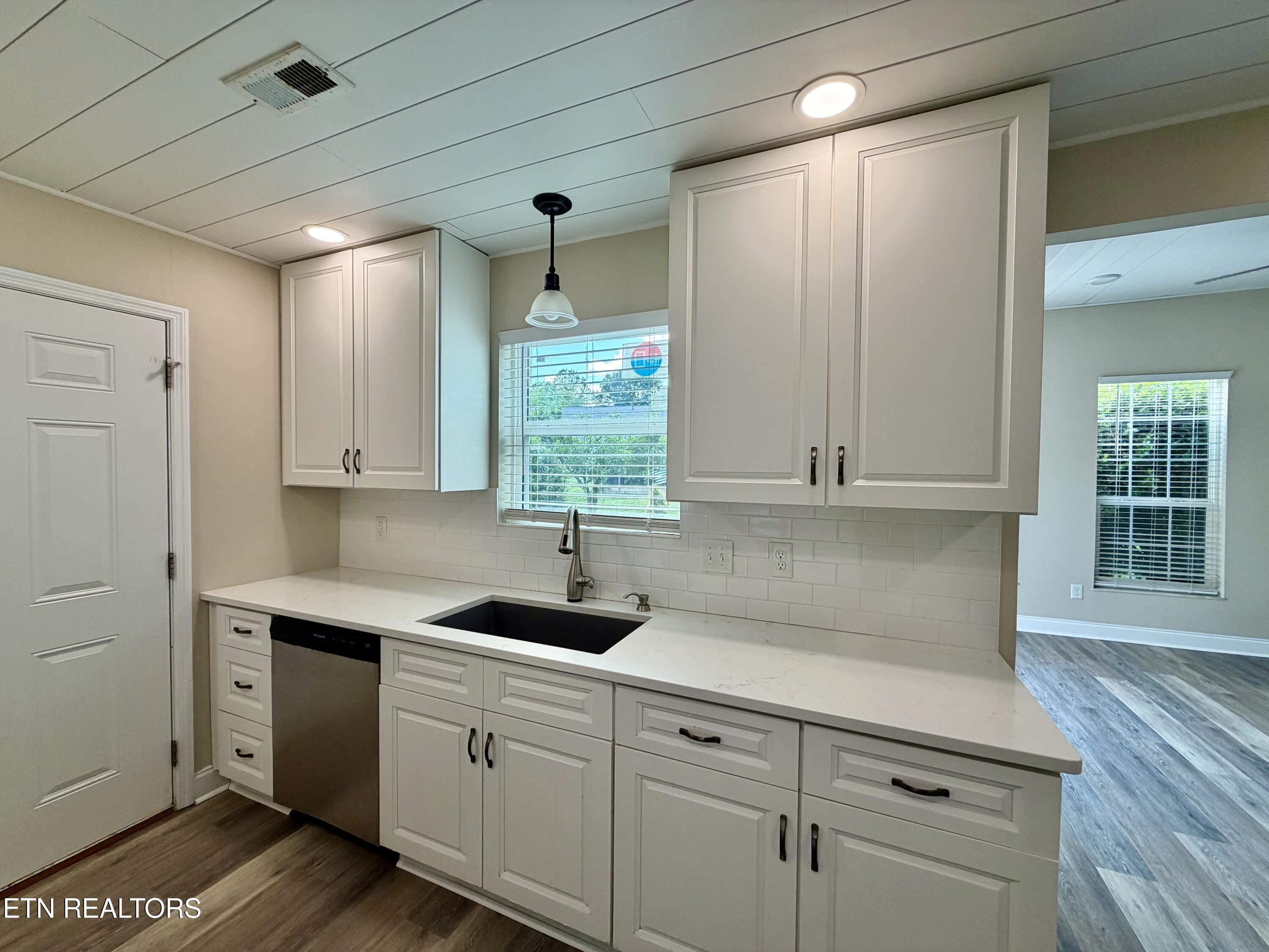 2337 Scanlon Court Powell, TN 37849 - Photo 6 of 26 IMG_8719