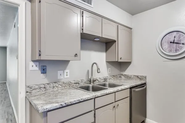 $139,000 | 4022 Ridglea Country Club Drive, Unit 608, Fort Worth, TX 76126