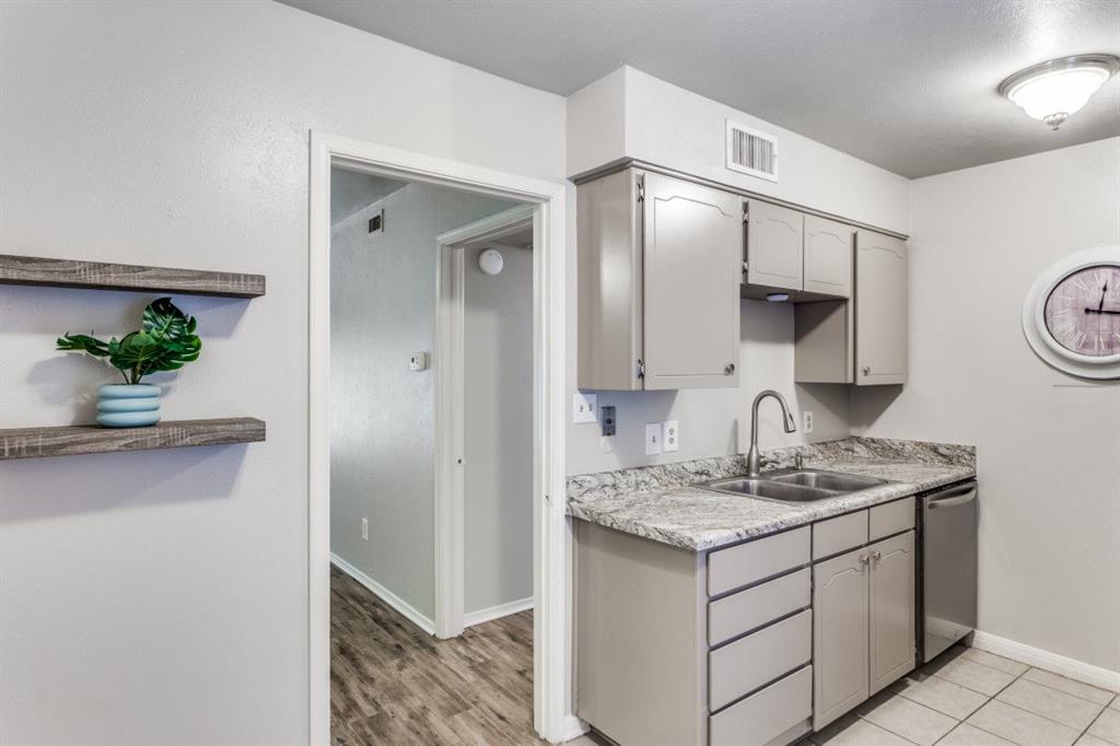 4022 Ridglea Country Club Drive, Unit 608 Fort Worth, TX 76126 - Photo 12 of 28 a bathroom with a sink and a mirror