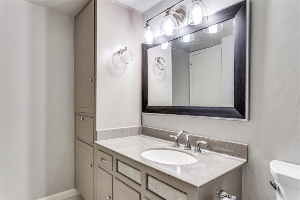 4022 Ridglea Country Club Drive, Unit 608 Fort Worth, TX 76126 - Photo 25 of 28 a bathroom with a sink vanity and a mirror