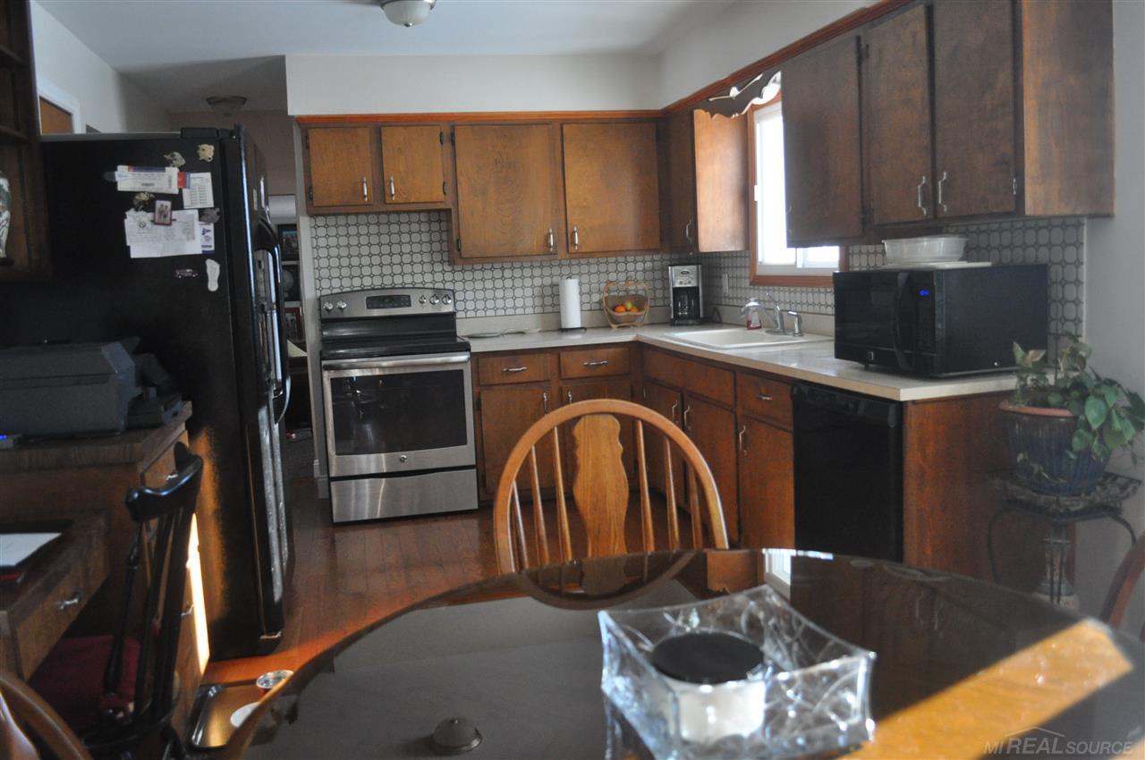 7041 Hatchery Road Waterford, MI 48327 - Photo 22 of 35 31367714-21.JPG