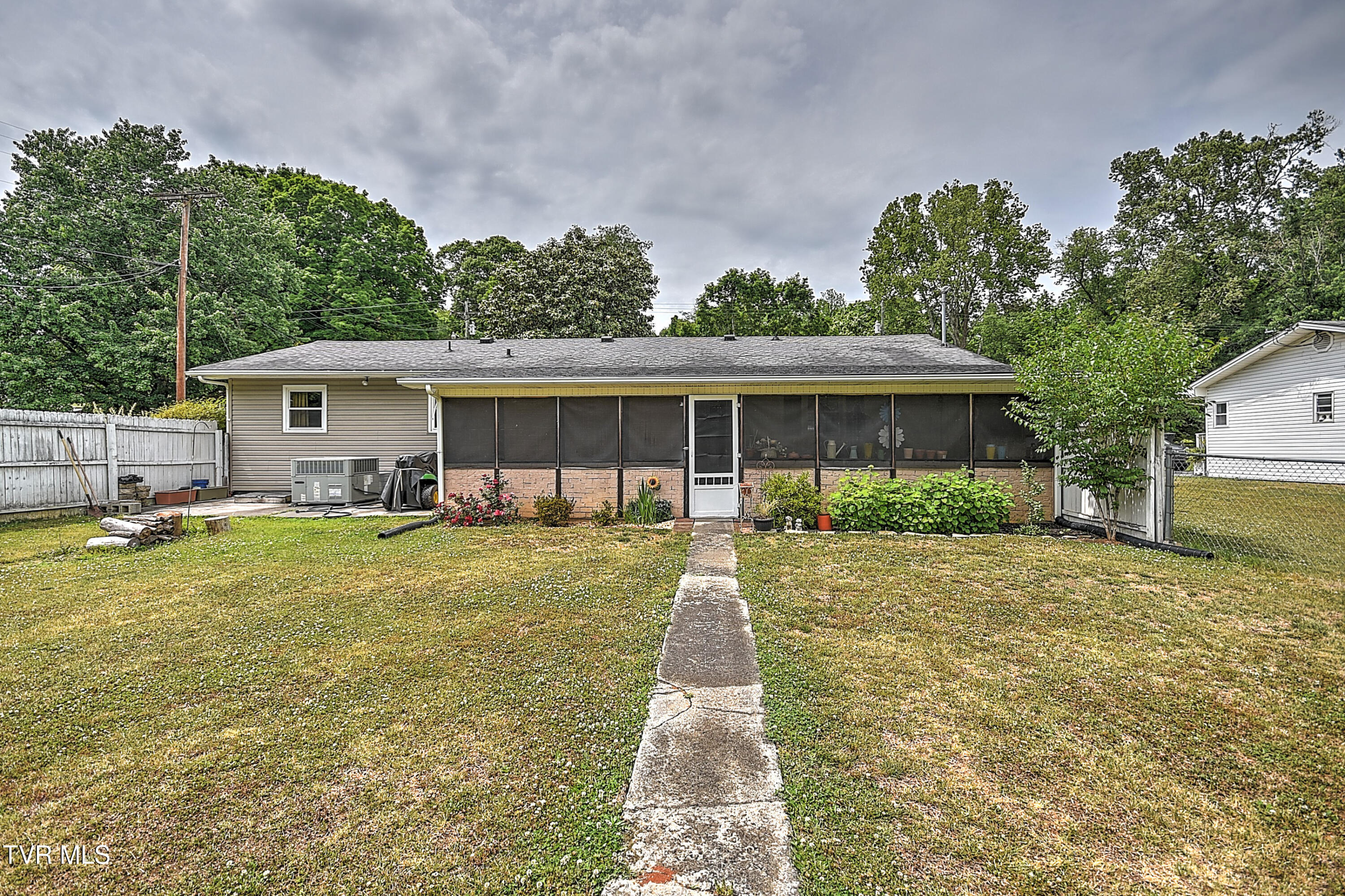 135 Cedar Valley Road Bristol, TN 37620 - Photo 34 of 40 135 Cedar Valley Rd EL-33
