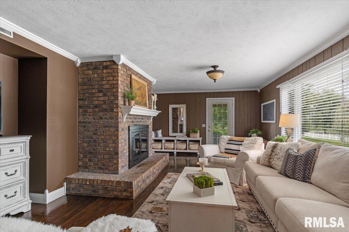 7030 Mansion Road Chatham, IL 62629 - Photo 10 of 66 Gallery Image 10