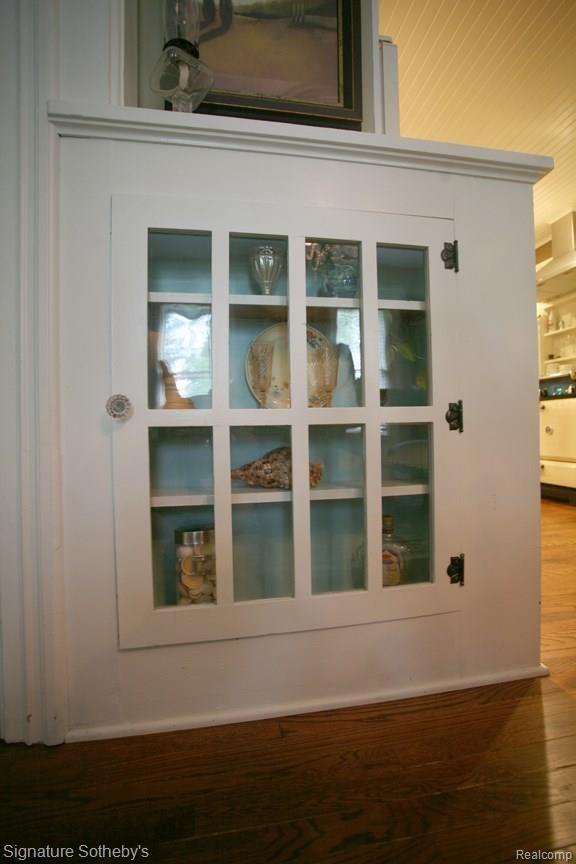 61 South Holcomb Road Clarkston, MI 48346 - Photo 28 of 52 Built In Cabinet.jpg