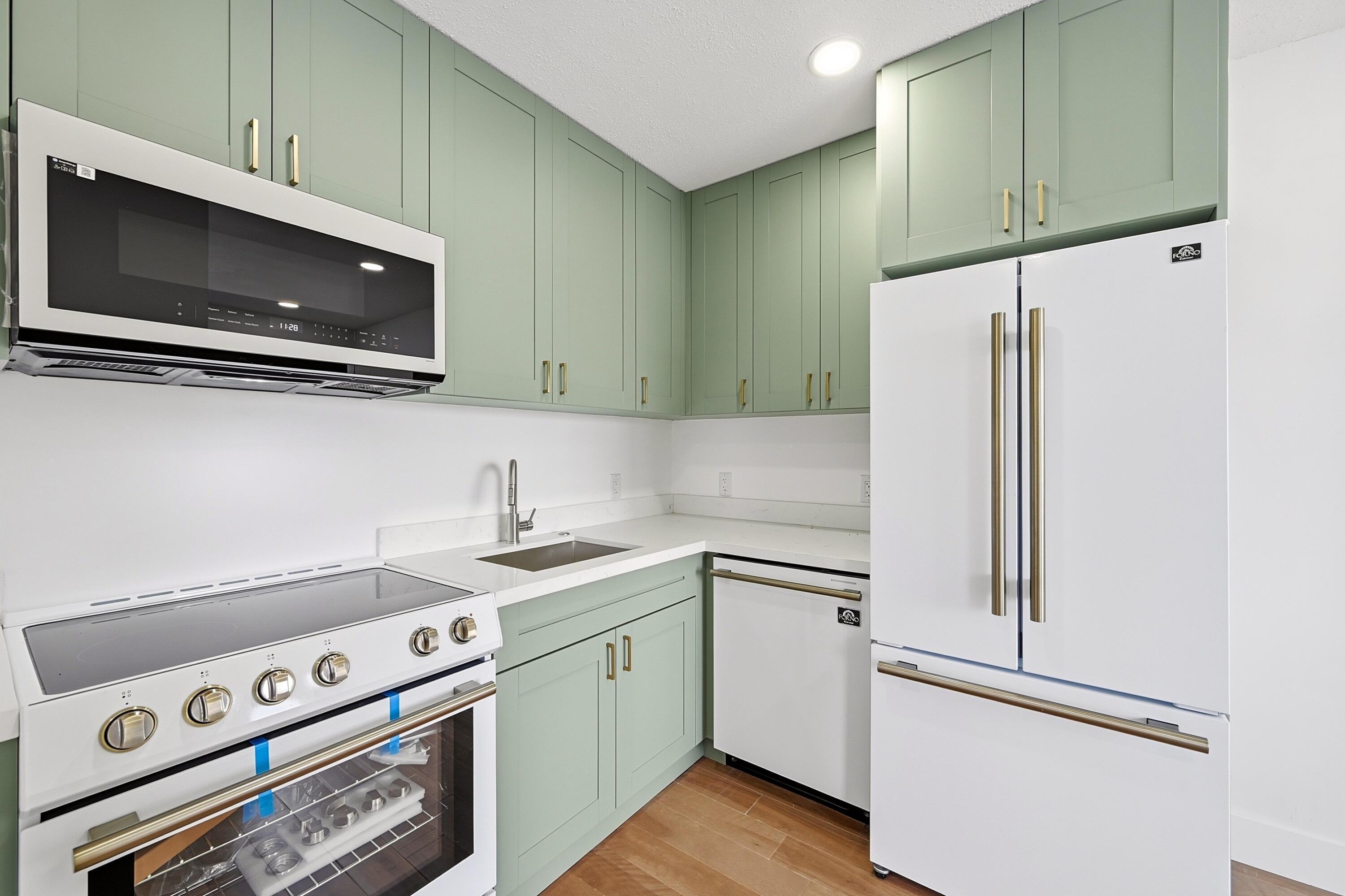 1201 South Riverside Drive, Unit 306 Pompano Beach, FL 33062 - Photo 14 of 53 08_kitchen