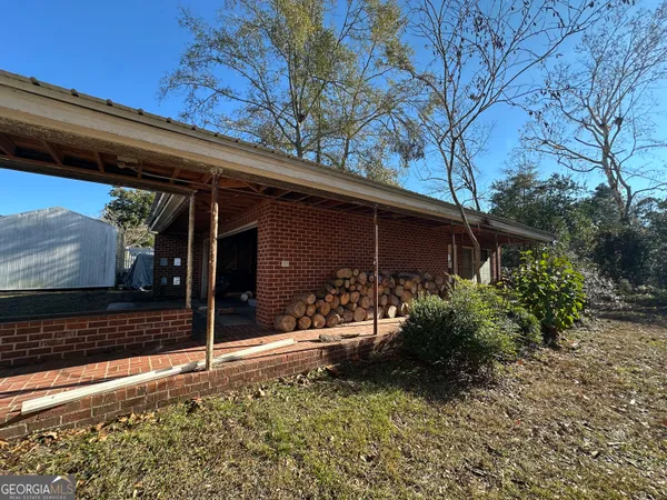 a view of a back yard of the house