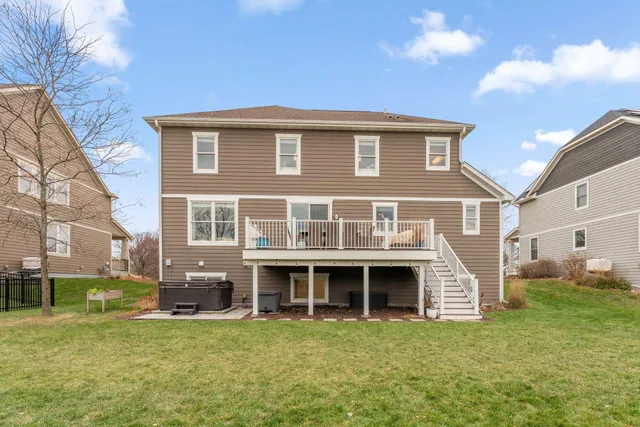 $699,900 | 520 Prairie Way South, Bayport, MN 55003