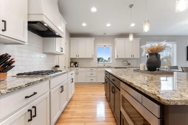 $699,900 | 520 Prairie Way South, Bayport, MN 55003