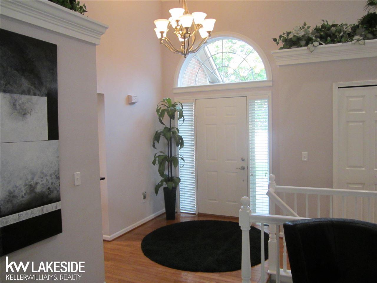944 Churchill Circle, Unit 8 Rochester, MI 48307 - Photo 2 of 31