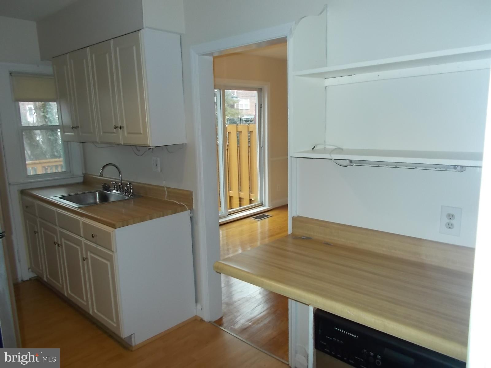 1863 Loch Shiel Road Towson, MD 21286 - Photo 5 of 14 Kitchen