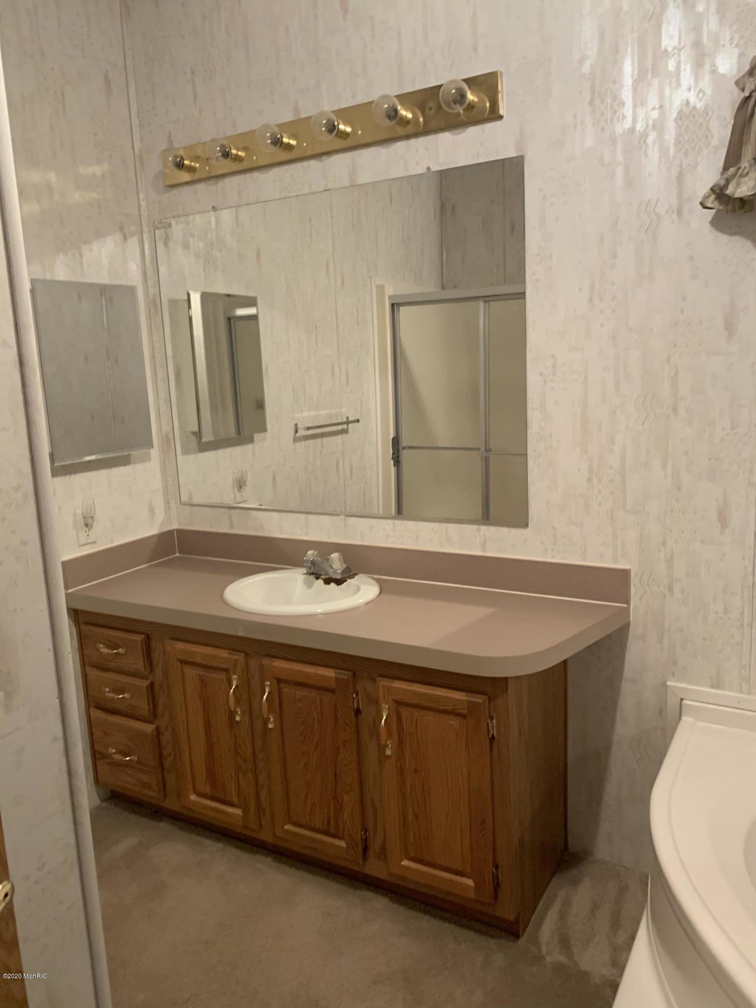 31278 Maystead Road Burr Oak, MI 49030 - Photo 13 of 16 Master Bathroom