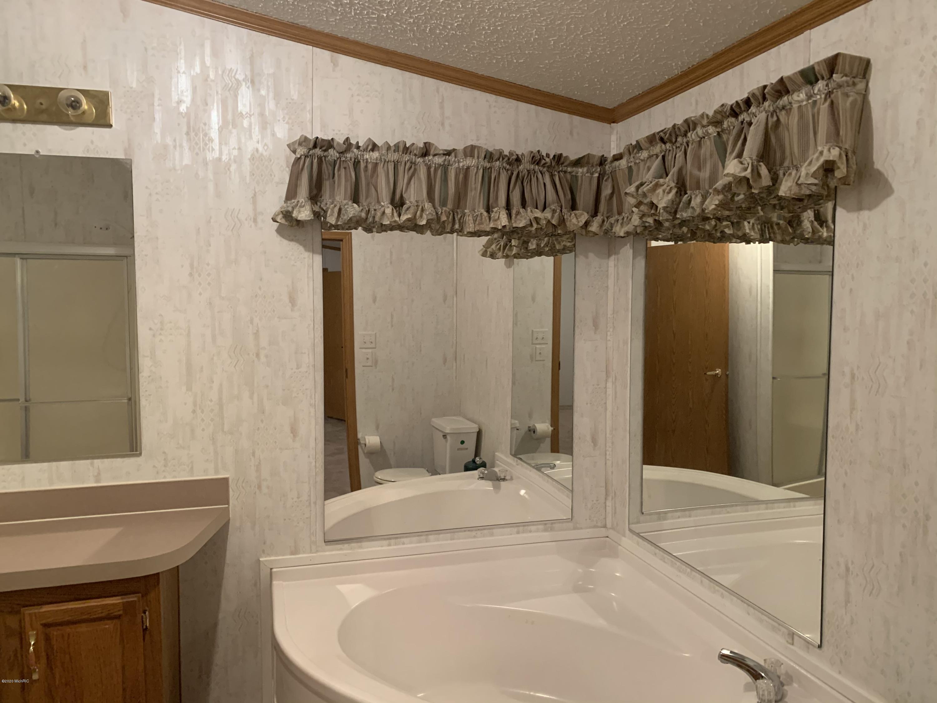 31278 Maystead Road Burr Oak, MI 49030 - Photo 14 of 16 Master Bathroom