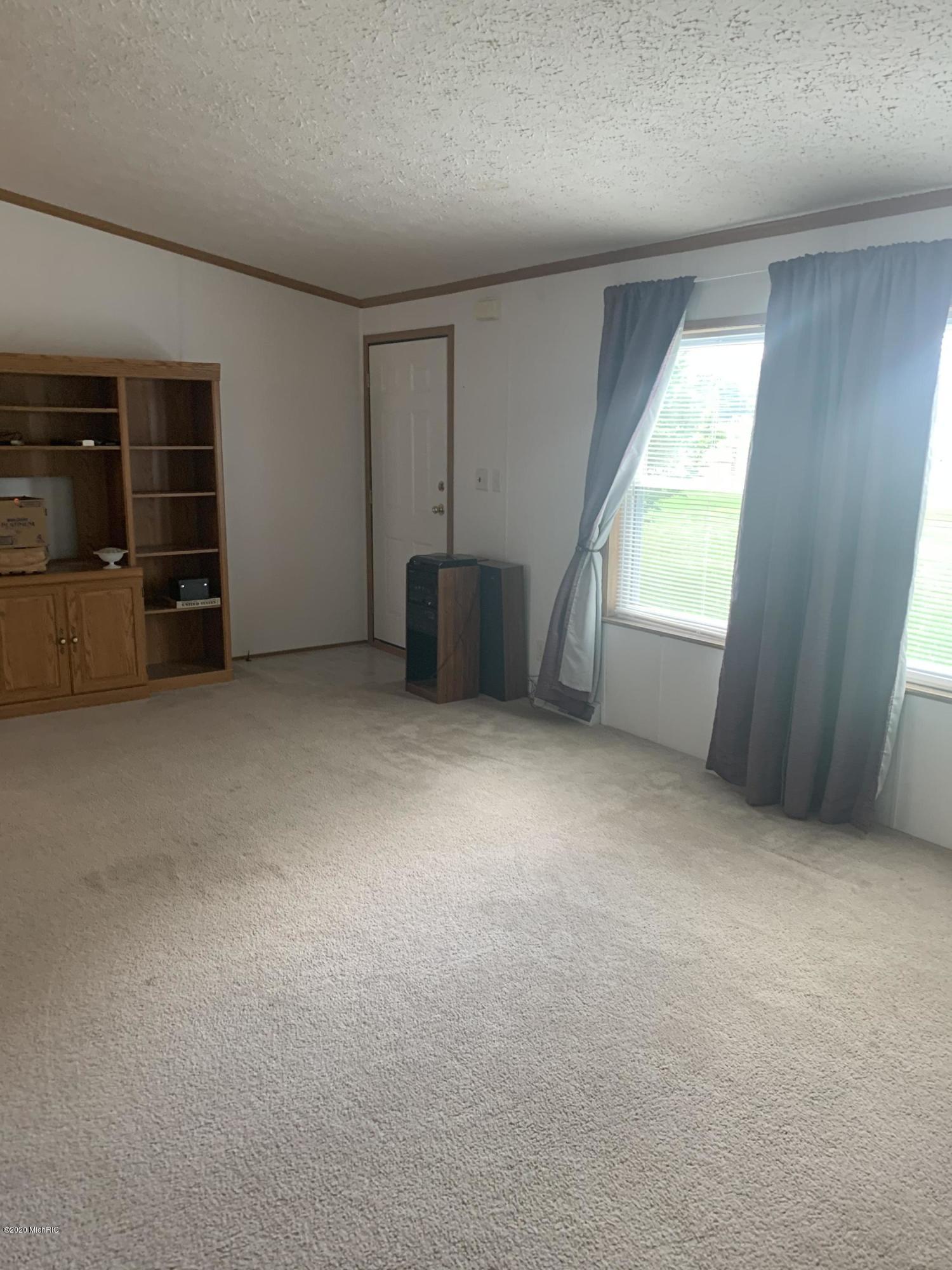 31278 Maystead Road Burr Oak, MI 49030 - Photo 10 of 16 Living Room