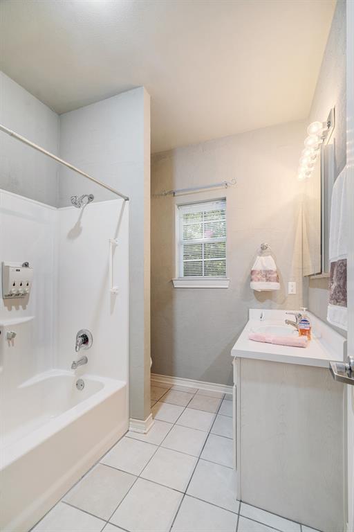 700 Hidden Lake Drive Powderly, TX 75473 - Photo 11 of 32 a bathroom with a tub sink and mirror