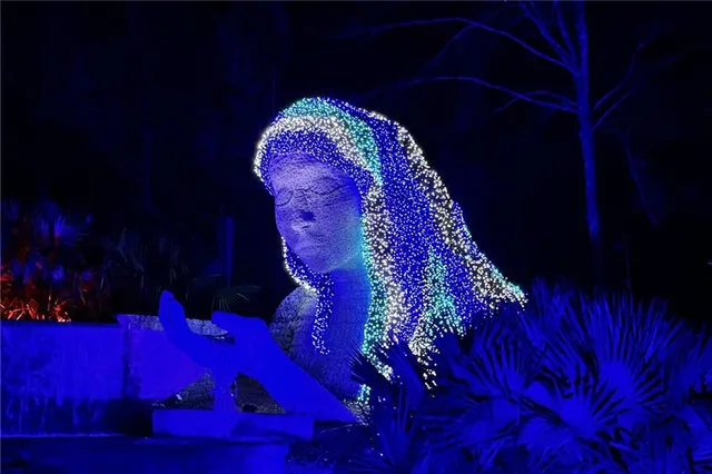 a bed room with a bed