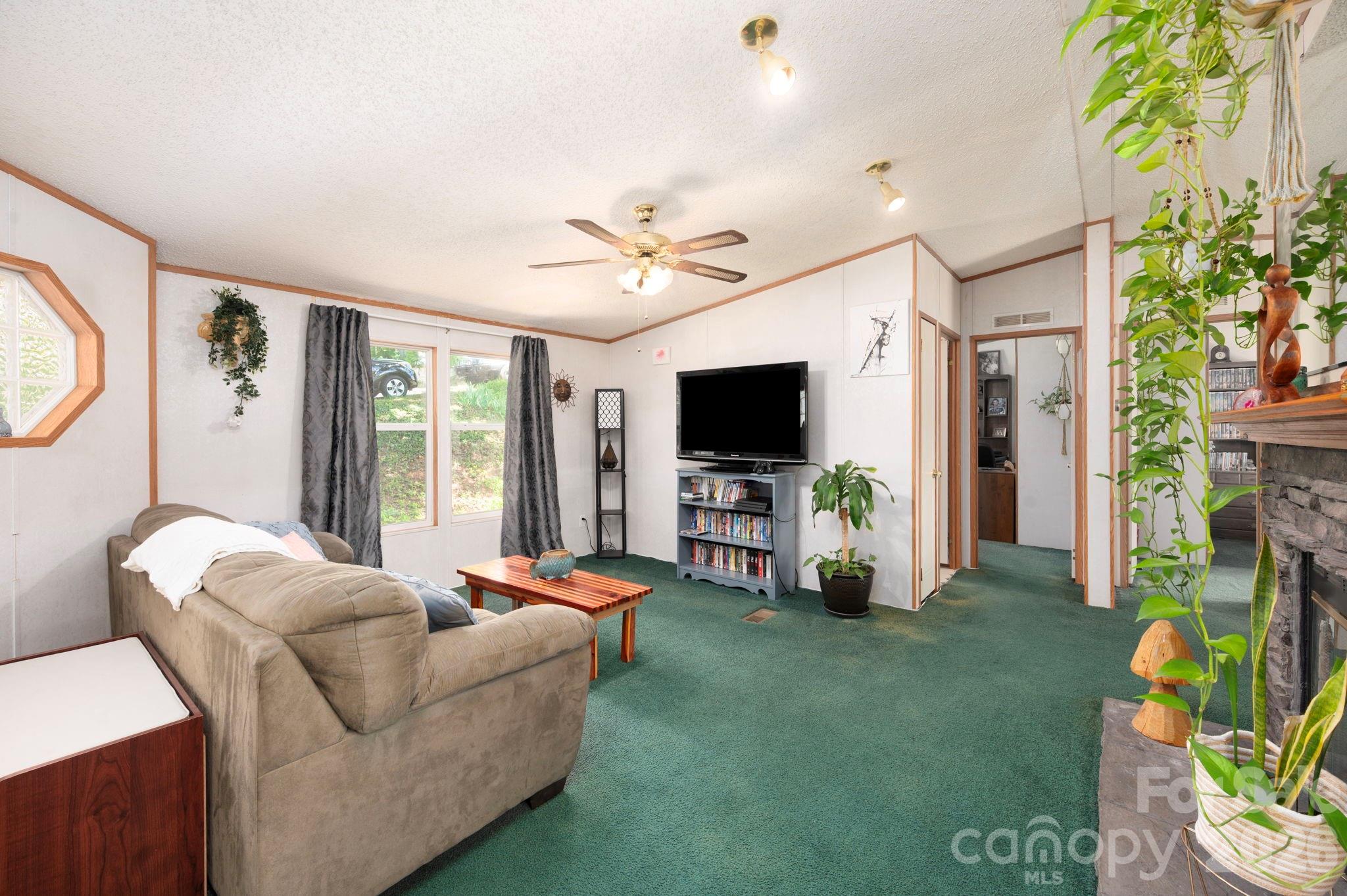 66 Green Oak Road Asheville, NC 28804 - Photo 11 of 35