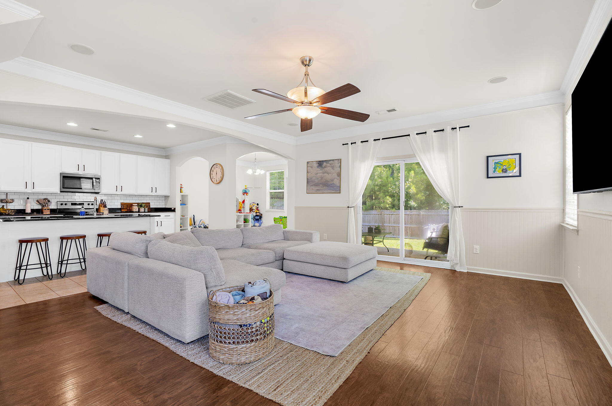 237 Oglethorpe Circle Moncks Corner, SC 29461 - Photo 4 of 55 23-web-or-mls-DSC01447