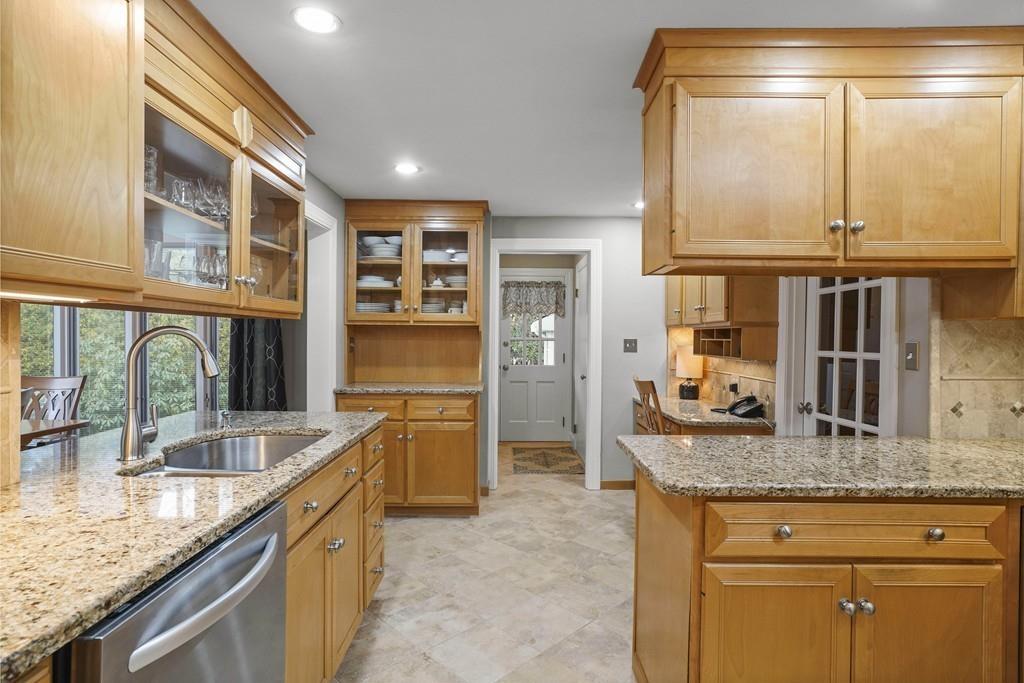 26 Roberts Road Wellesley, MA 02481 - Photo 11 of 33