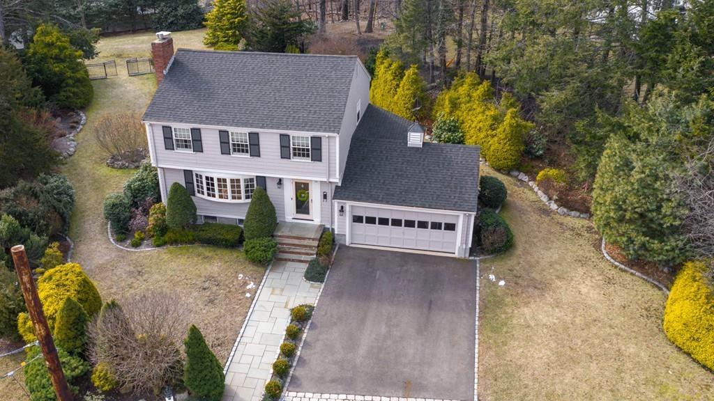 26 Roberts Road Wellesley, MA 02481 - Photo 2 of 33
