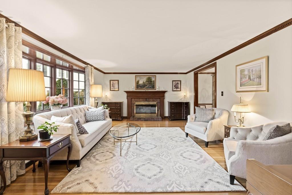26 Roberts Road Wellesley, MA 02481 - Photo 4 of 33