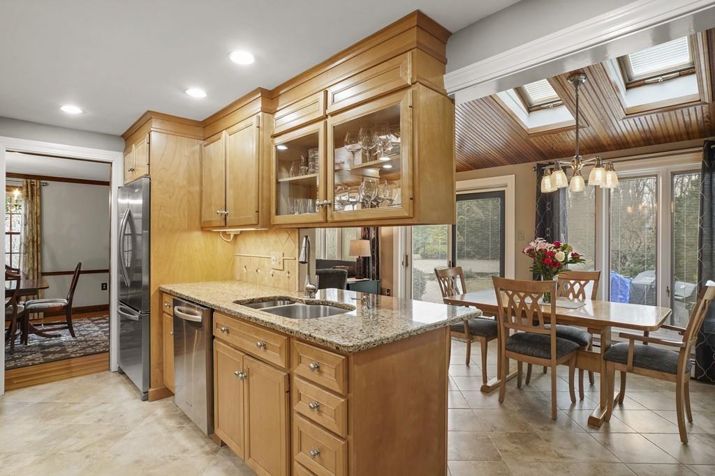 26 Roberts Road Wellesley, MA 02481 - Photo 8 of 33