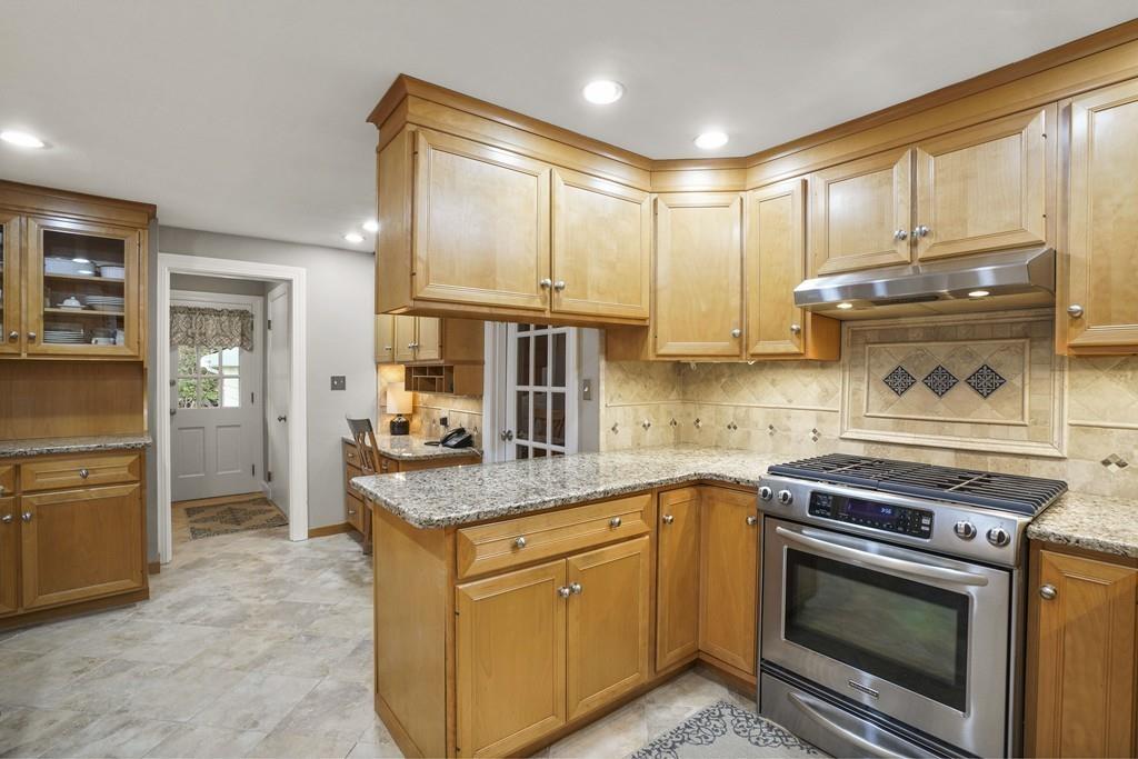 26 Roberts Road Wellesley, MA 02481 - Photo 9 of 33
