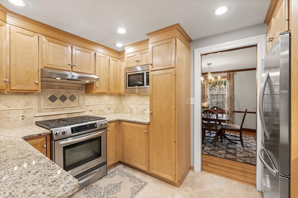 26 Roberts Road Wellesley, MA 02481 - Photo 10 of 33