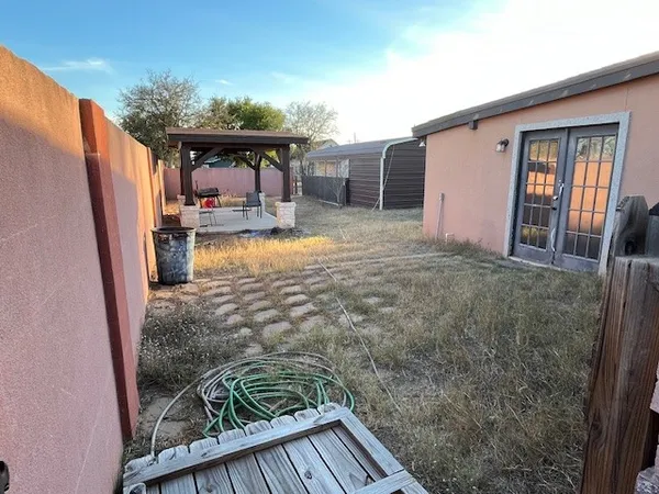 a house view with a backyard space