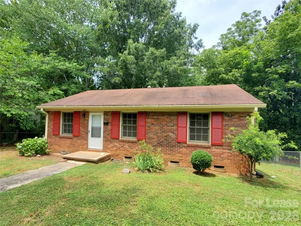 $1,250 | 1122 Rolling Lane, Statesville, NC 28677