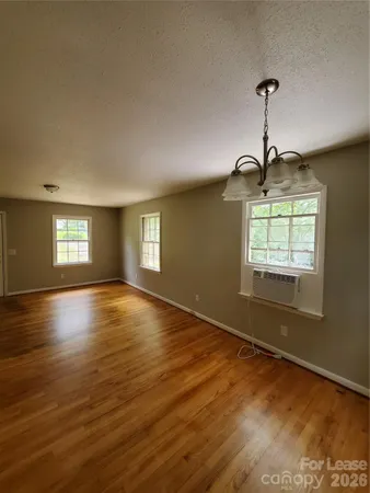 $1,250 | 1122 Rolling Lane, Statesville, NC 28677