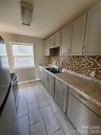 $1,250 | 1122 Rolling Lane, Statesville, NC 28677