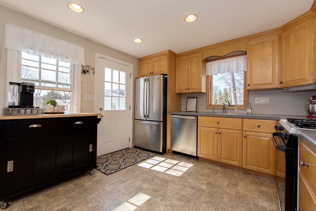 43 Greensboro Road Dedham, MA 02026 - Photo 8 of 41 Gallery Image 8