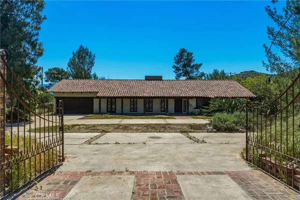 $849,000 | 11560 Darling Road, Agua Dulce, CA 91390