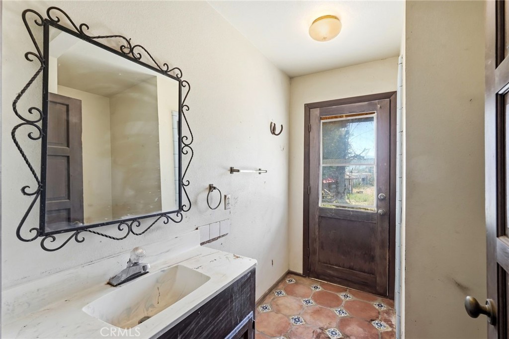 11560 Darling Road Agua Dulce, CA 91390 - Photo 17 of 45