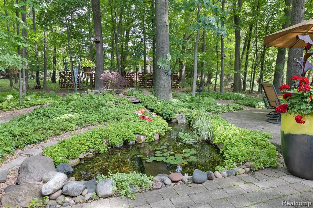 1710 Apple Ridge Court Rochester Hills, MI 48306 - Photo 8 of 50