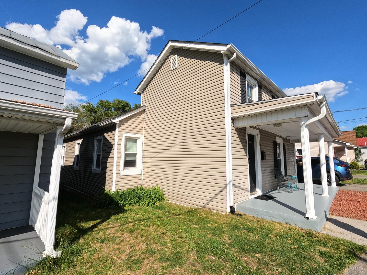 932 Bedford Road Vinton, VA 24179 - Photo 2 of 12 a front view of a house with garden