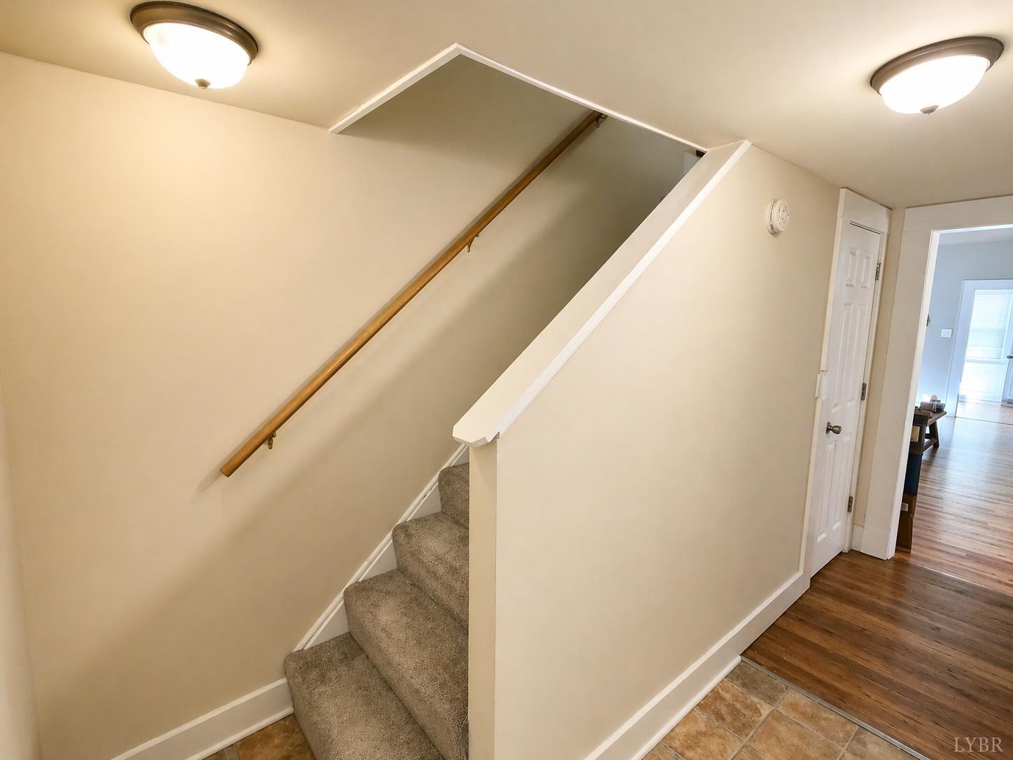 932 Bedford Road Vinton, VA 24179 - Photo 4 of 12 a view of entryway