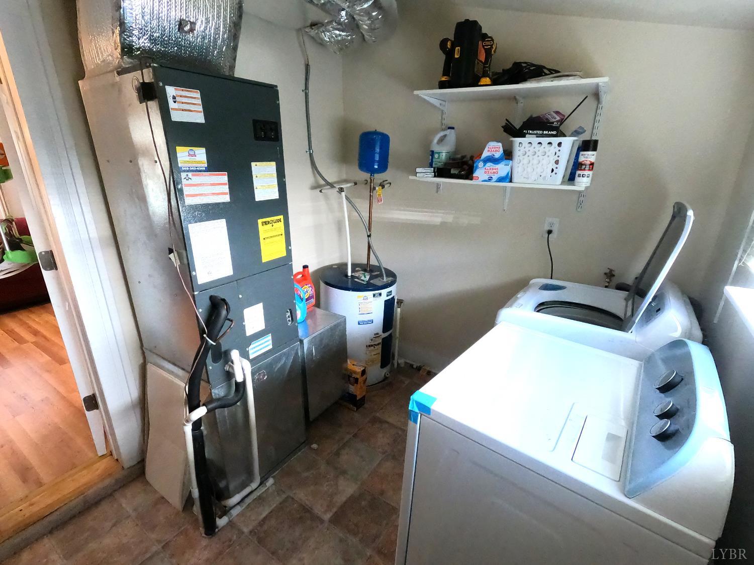 932 Bedford Road Vinton, VA 24179 - Photo 7 of 12 a utility room with dryer and washer