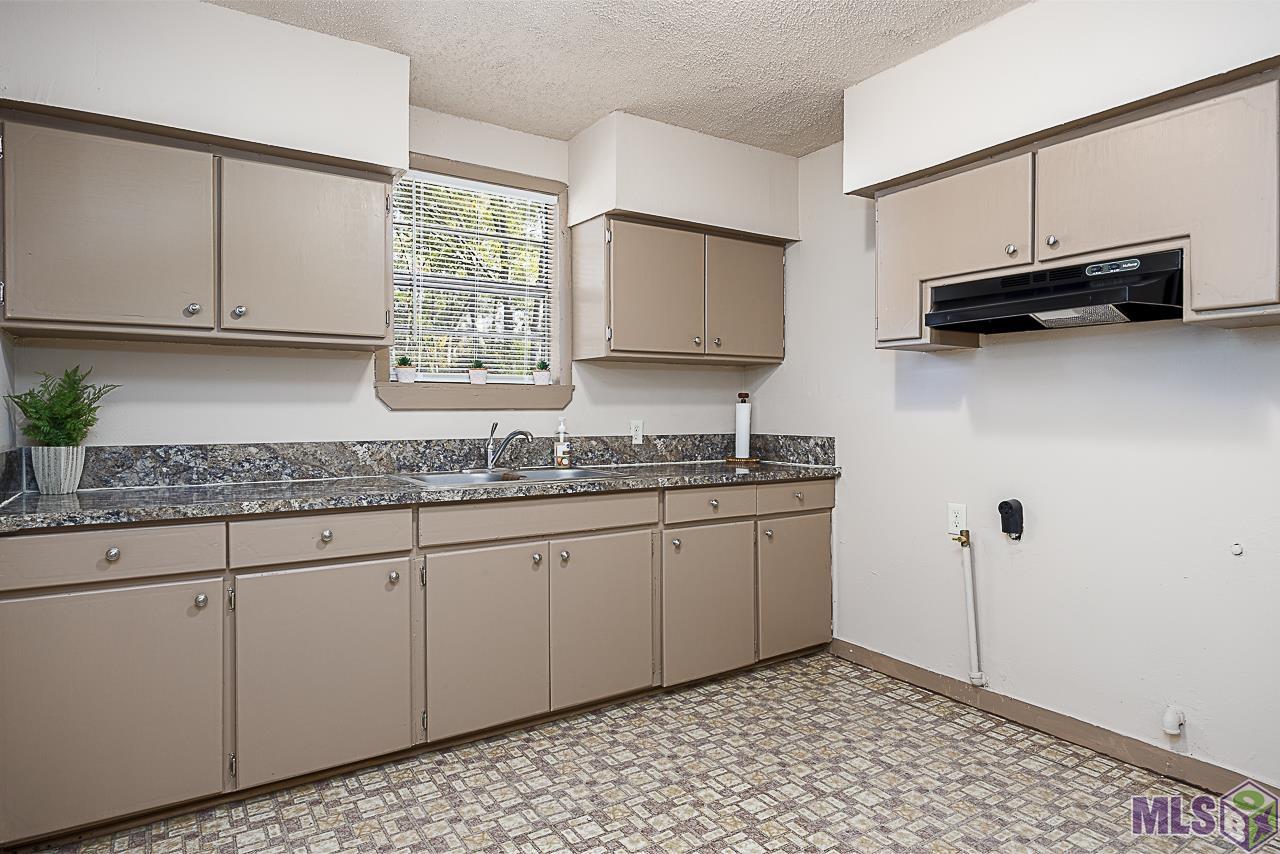 11706 Clarence Street Clinton, LA 70722 - Photo 4 of 8 Kitchen