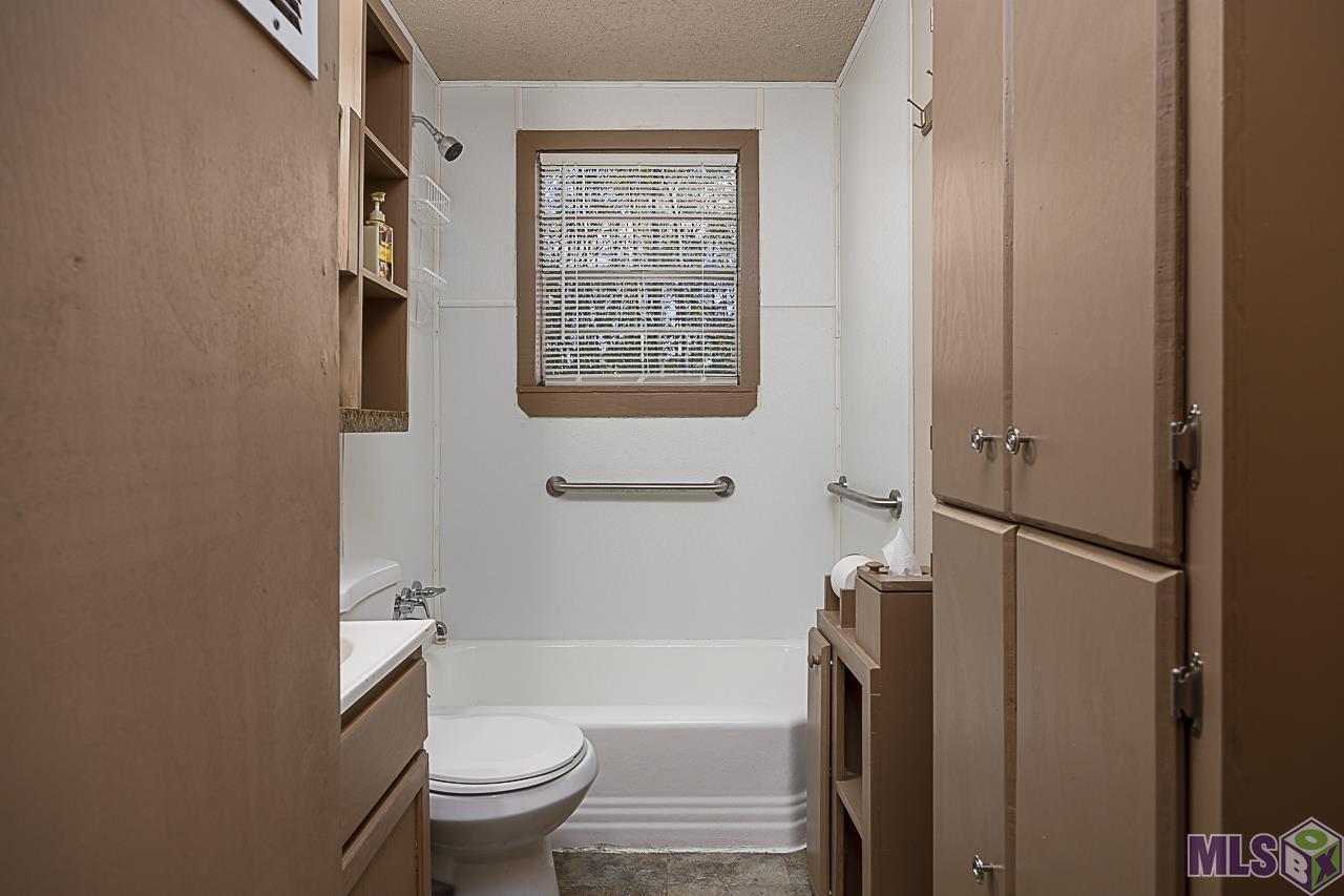 11706 Clarence Street Clinton, LA 70722 - Photo 7 of 8 Bathroom
