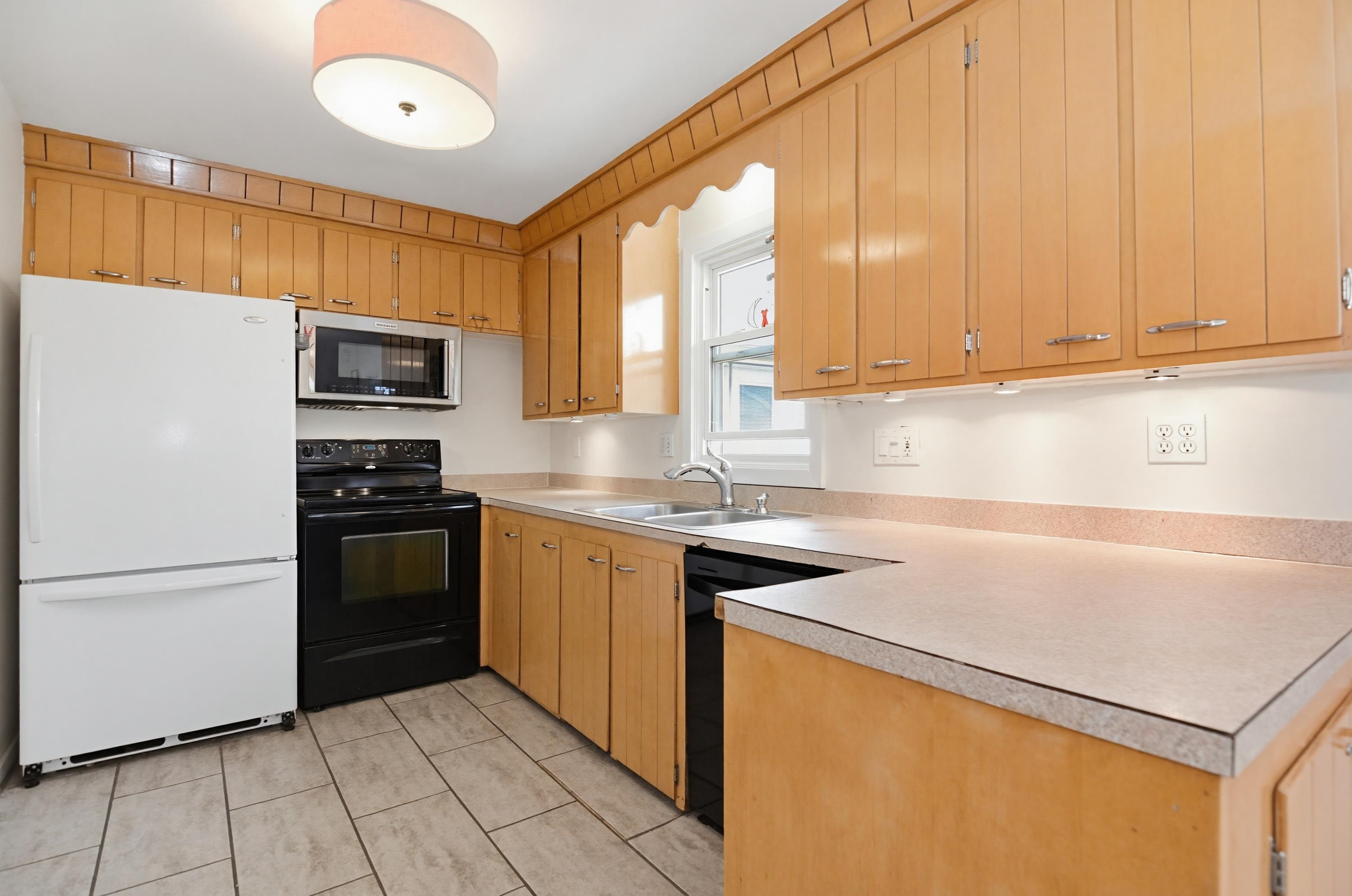 6 Ray Drive Hooksett, NH 03106 - Photo 3 of 52