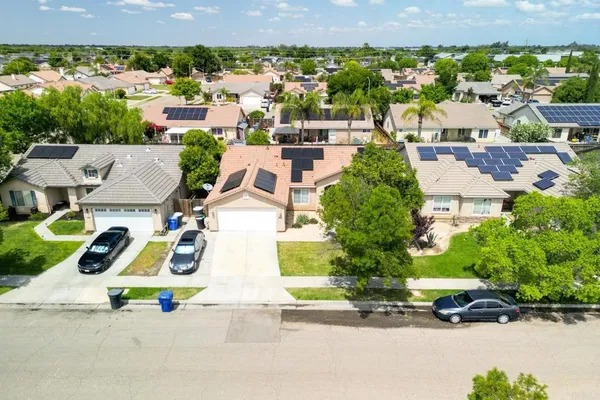 $400,000 | 1462 Chimney Way, Lemoore, CA 93245