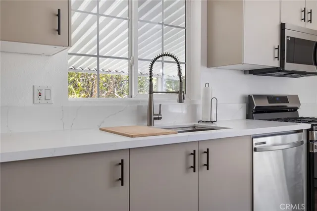 $319,000 | 23777 Mulholland Highway, Unit 108, Calabasas, CA 91302