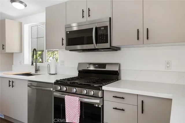 $319,000 | 23777 Mulholland Highway, Unit 108, Calabasas, CA 91302