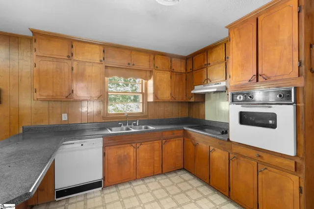 $229,900 | 3190 Apple Orchard Road, Clinton, SC 29325