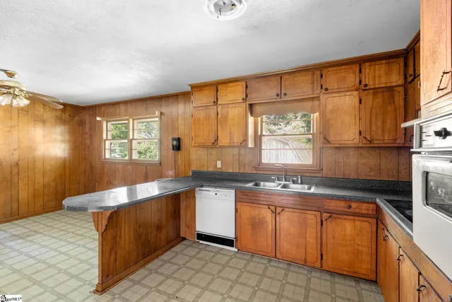 $229,900 | 3190 Apple Orchard Road, Clinton, SC 29325